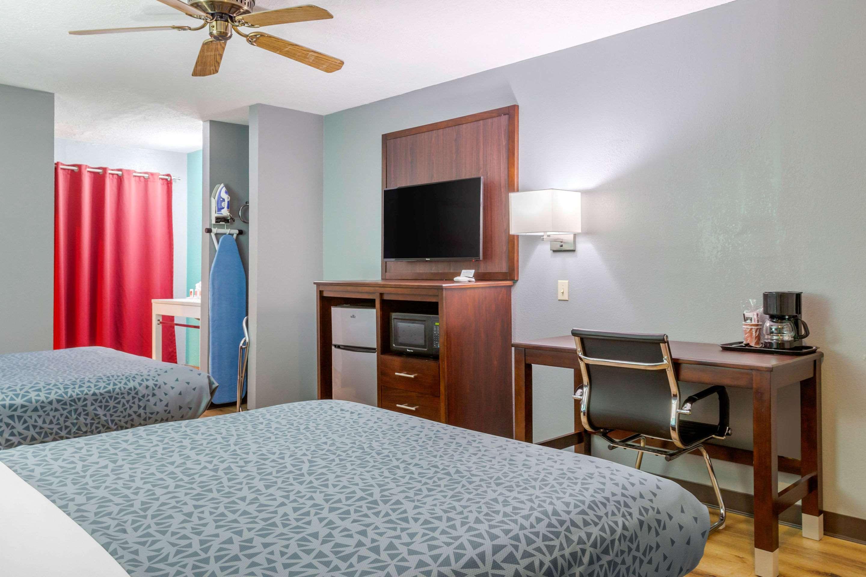 Econo Lodge West - Coors Blvd Альбукерке Экстерьер фото